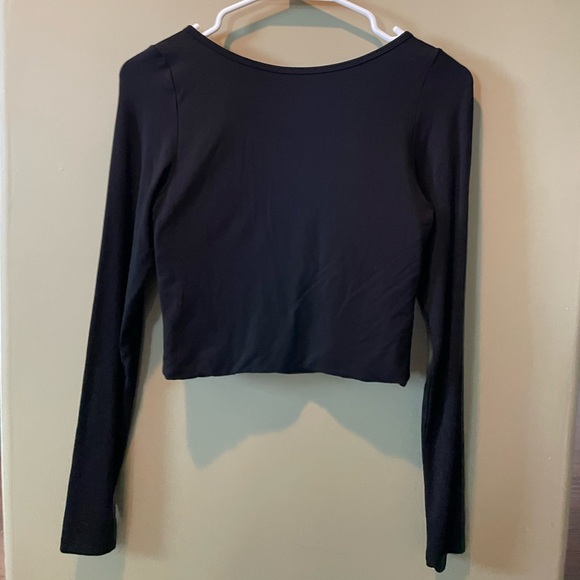 Klassy Network Long Sleeve Henley Brami (crop) - Picture 2 of 4